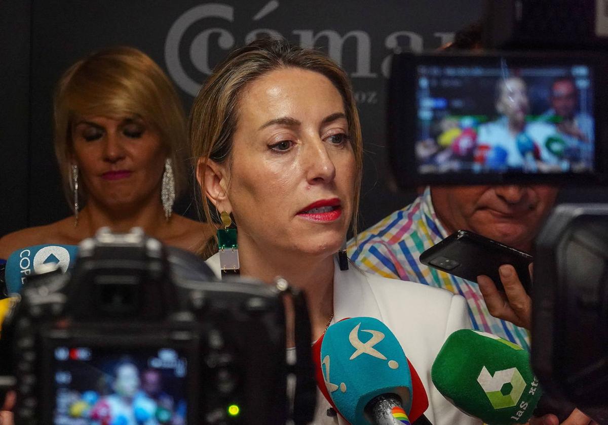 María Guardiola, en su visita a la Cámara de Comercio de Badajoz .