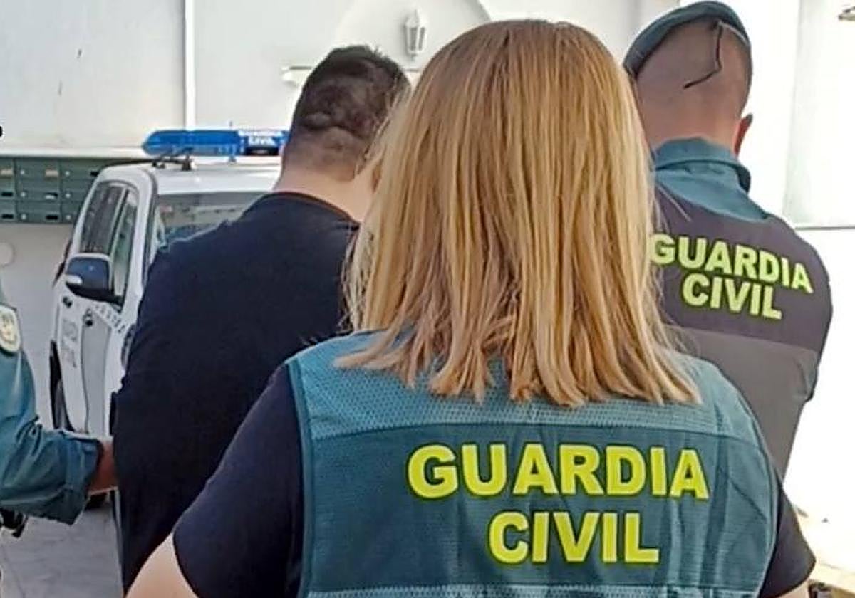 Detenido por engañar y amenazar a una menor de Badajoz para que le enviara fotos íntimas