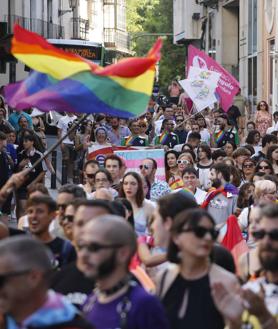 Imagen secundaria 2 - La Fiesta del Orgullo clama por los derechos LGTBI en Cáceres