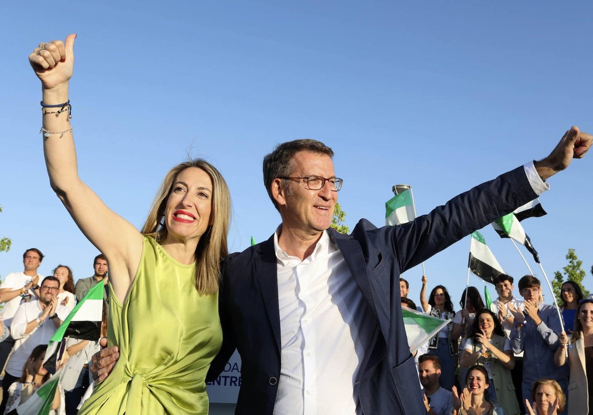 María Guardiola y Alberto Núñez Feijóo en un acto de campaña.