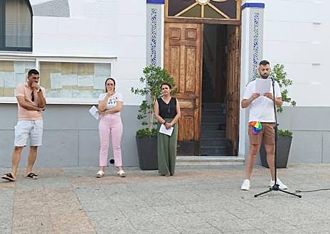 Imagen secundaria 1 - El Ayuntamiento de Calamonte conmemoró el Día Internacional del Orgullo LGTBIQ+