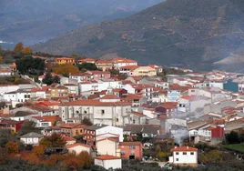 Panorámica de Casar de Palomero, cuyo alcalde no cobró de su ayuntamiento en 2021.