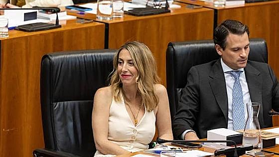 Los bandazos de María Guardiola, del jamás con Vox a gobernar con ellos