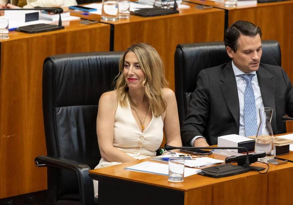Los bandazos de María Guardiola, del jamás con Vox a gobernar con ellos