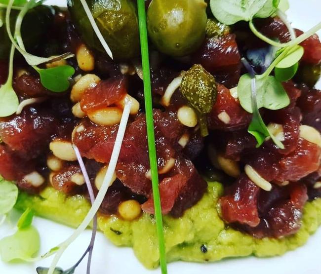 También La Rebotica ofrece este tartar de atún rojo con kimchi.