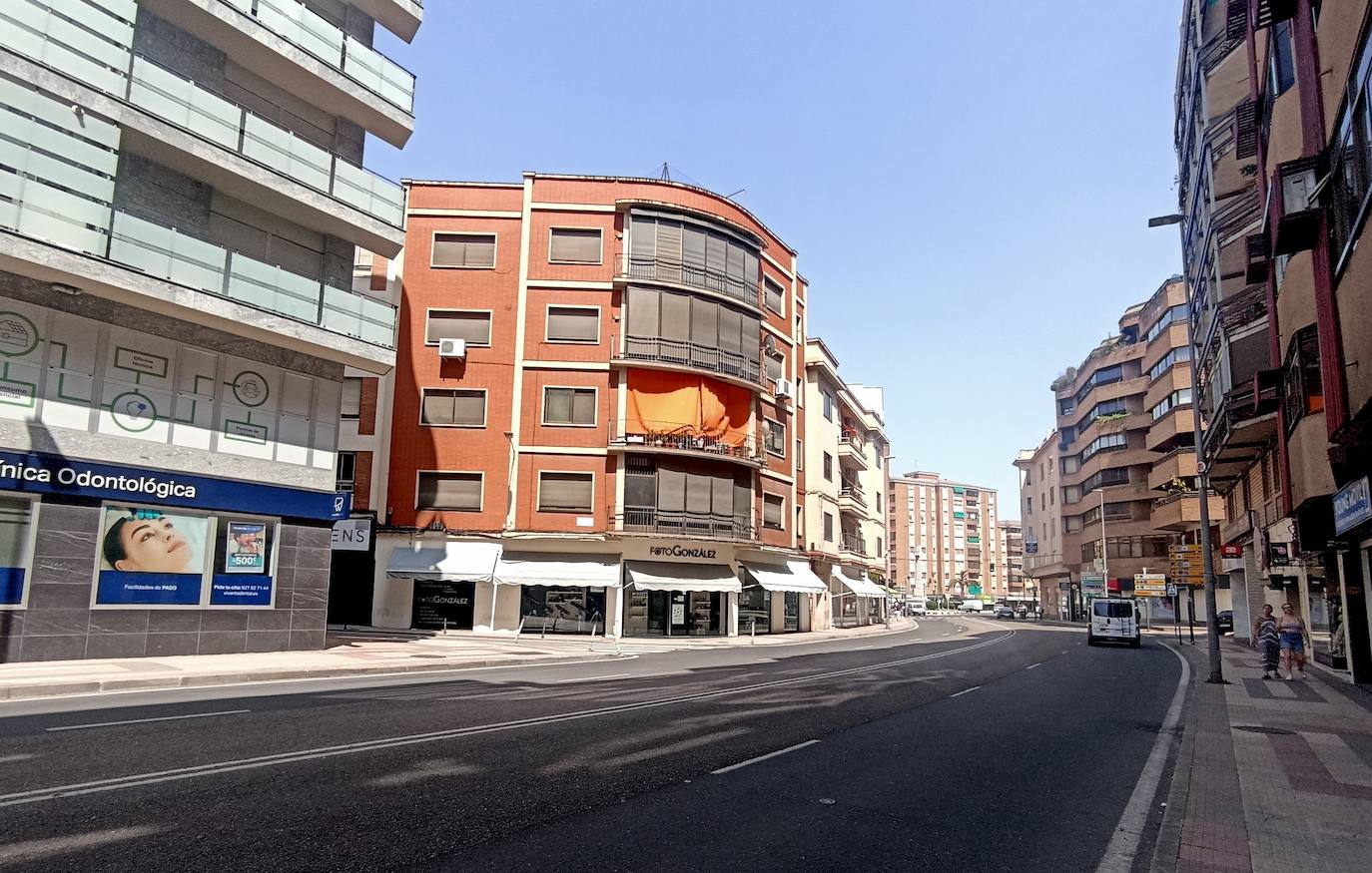 La calle Eladia Montesino-Espartero vista desde la calle Gil Cordero, es la bocacalle a la izquierda. 