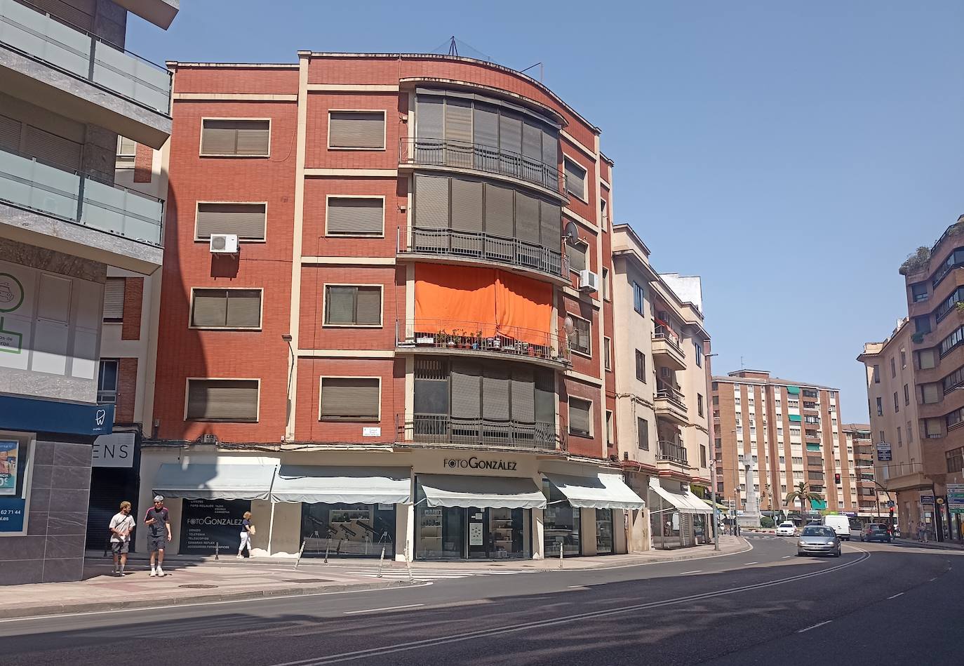 Al fondo está la Cruz de los Caídos.