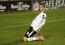 Adri Carrasco durante su etapa en el Salamanca CF.