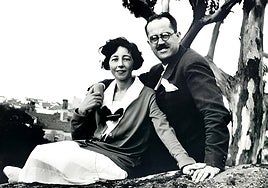 Eladia y Pedro en 1926, cuando eran novios, en el Convento Montesino de Valencia de Alcántara, propiedad de la familia de Eladia