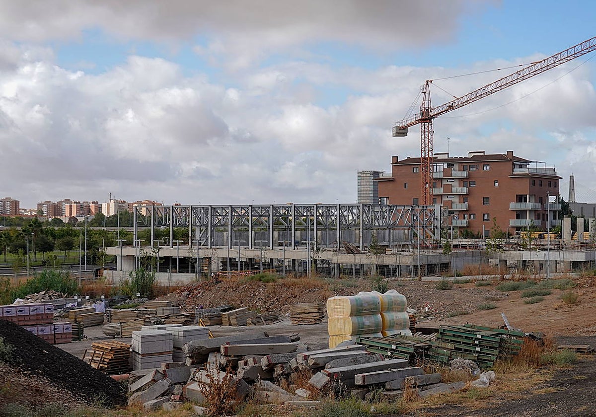 Obras en la piscina de la margen derecha.