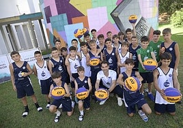 José Manuel Calderón con algunos de los participantes de su campus.