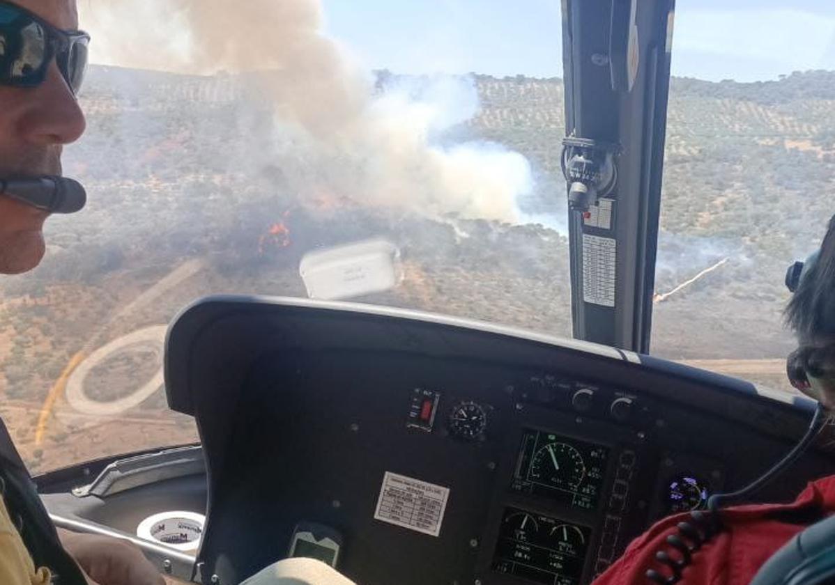 Imagen del incendio desde un helicóptero del Plan Infoex.