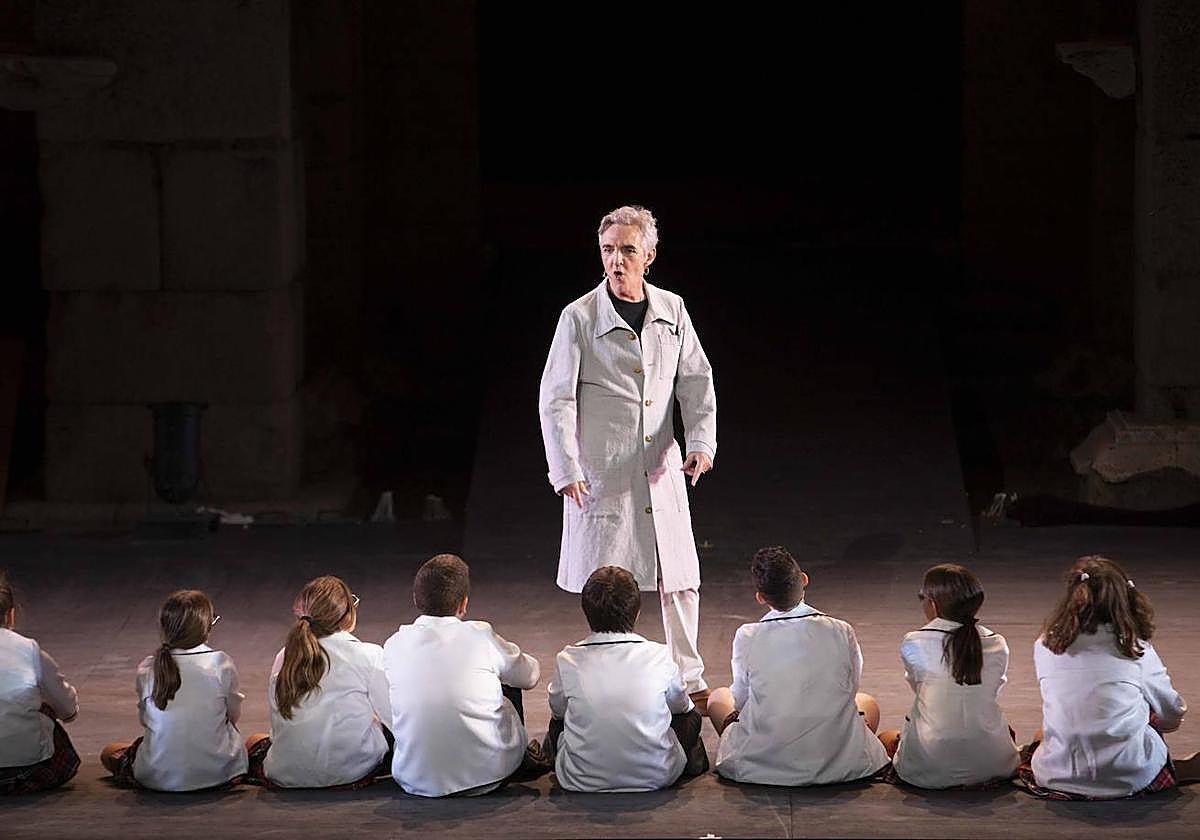 Ramoncín en el Teatro Romano con la función Los titanes.