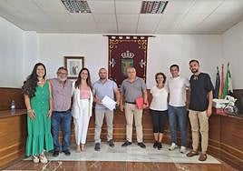 Foto de familia de los ediles asistentes al pleno del pasado 28 de junio, ya con los tres concejales independientes.