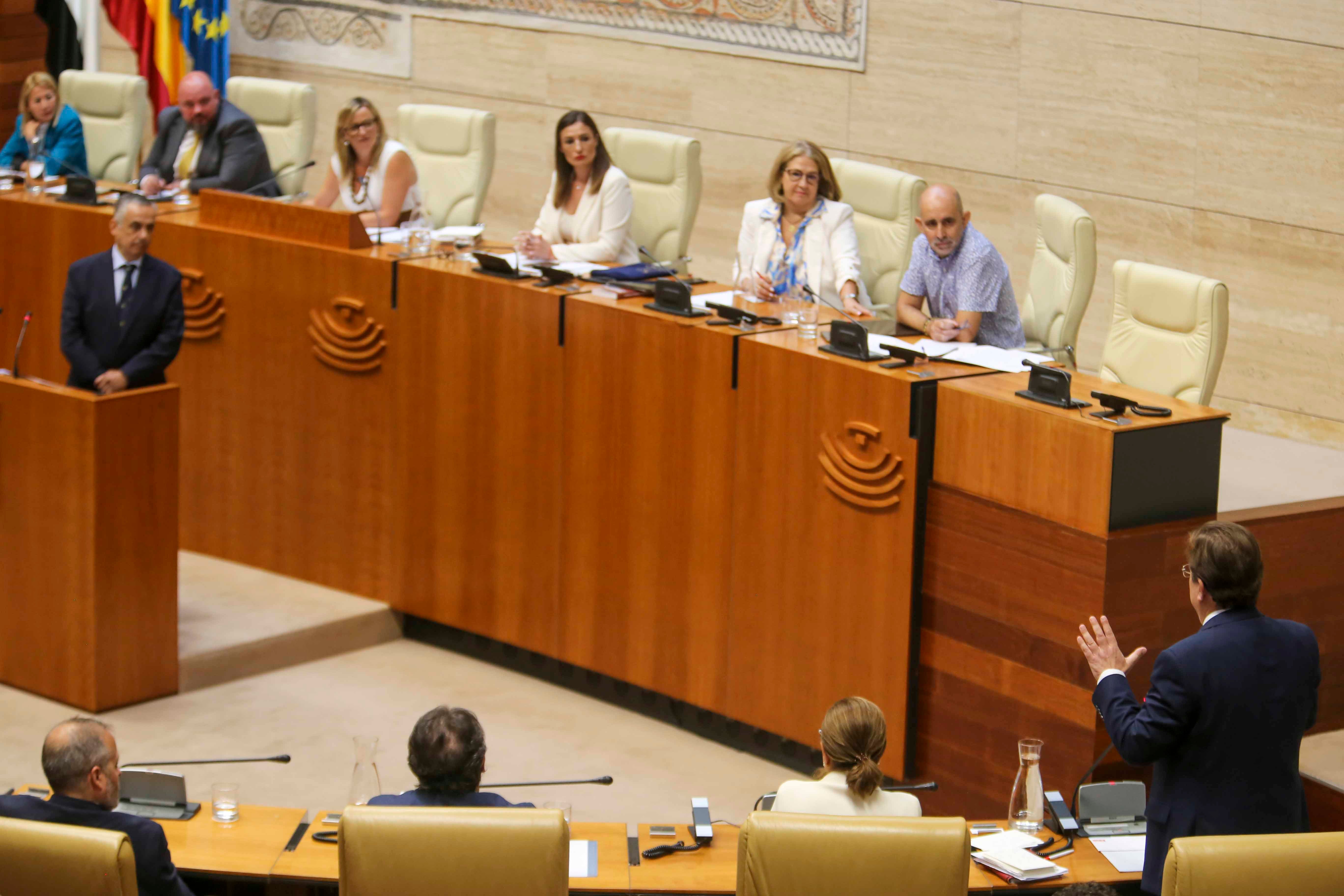 La segunda sesión del debate de investidura de María Guardiola, en imágenes