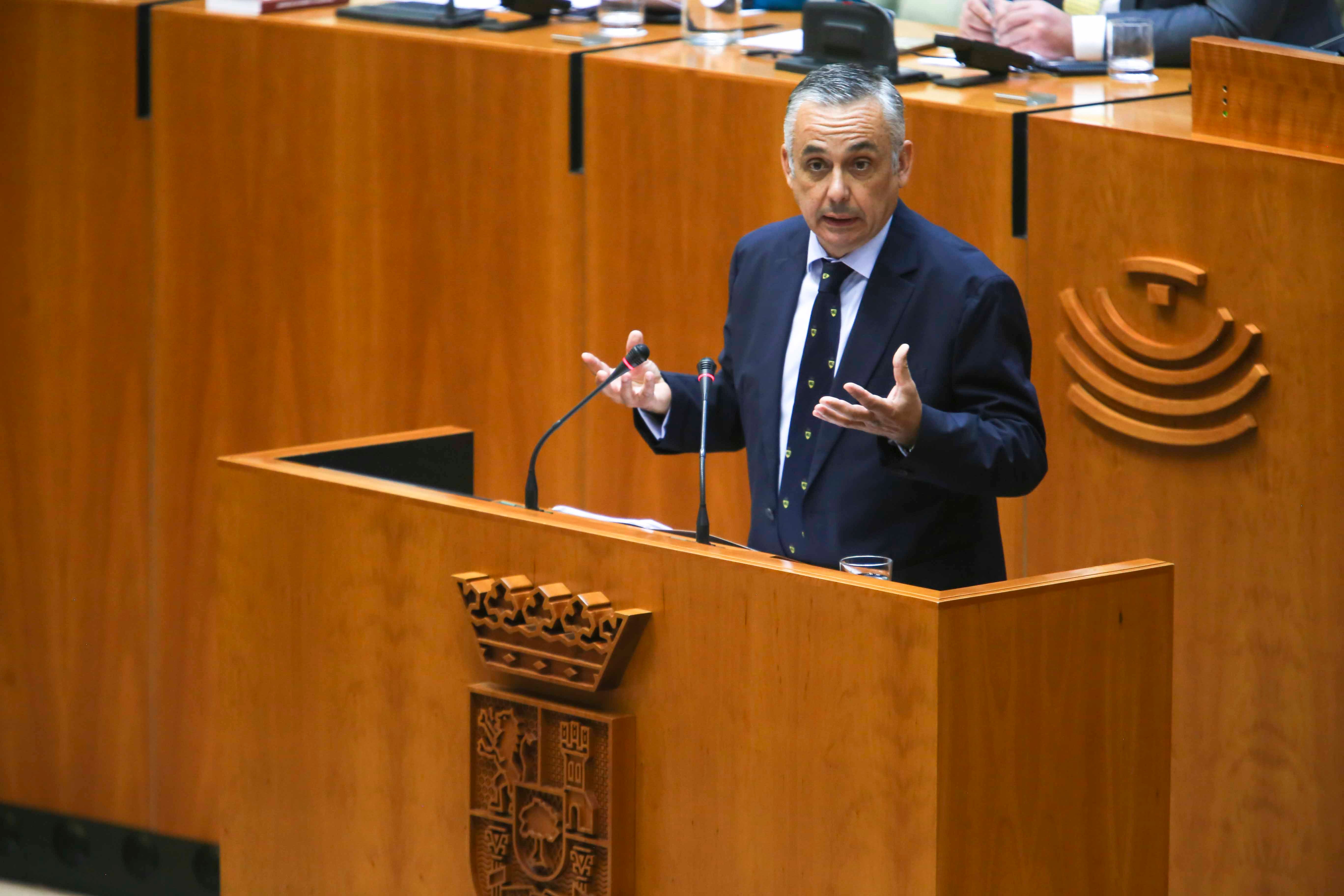 La segunda sesión del debate de investidura de María Guardiola, en imágenes