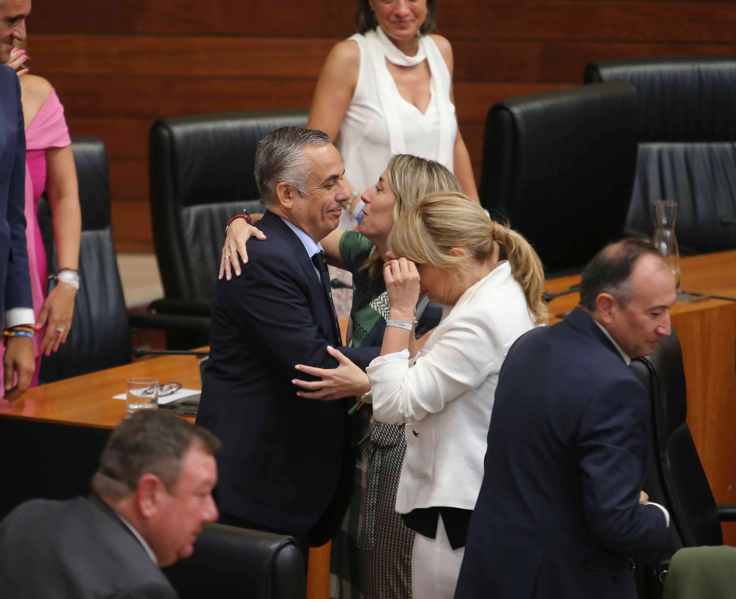 Besos y abrazos para la primera presidenta de Extremadura