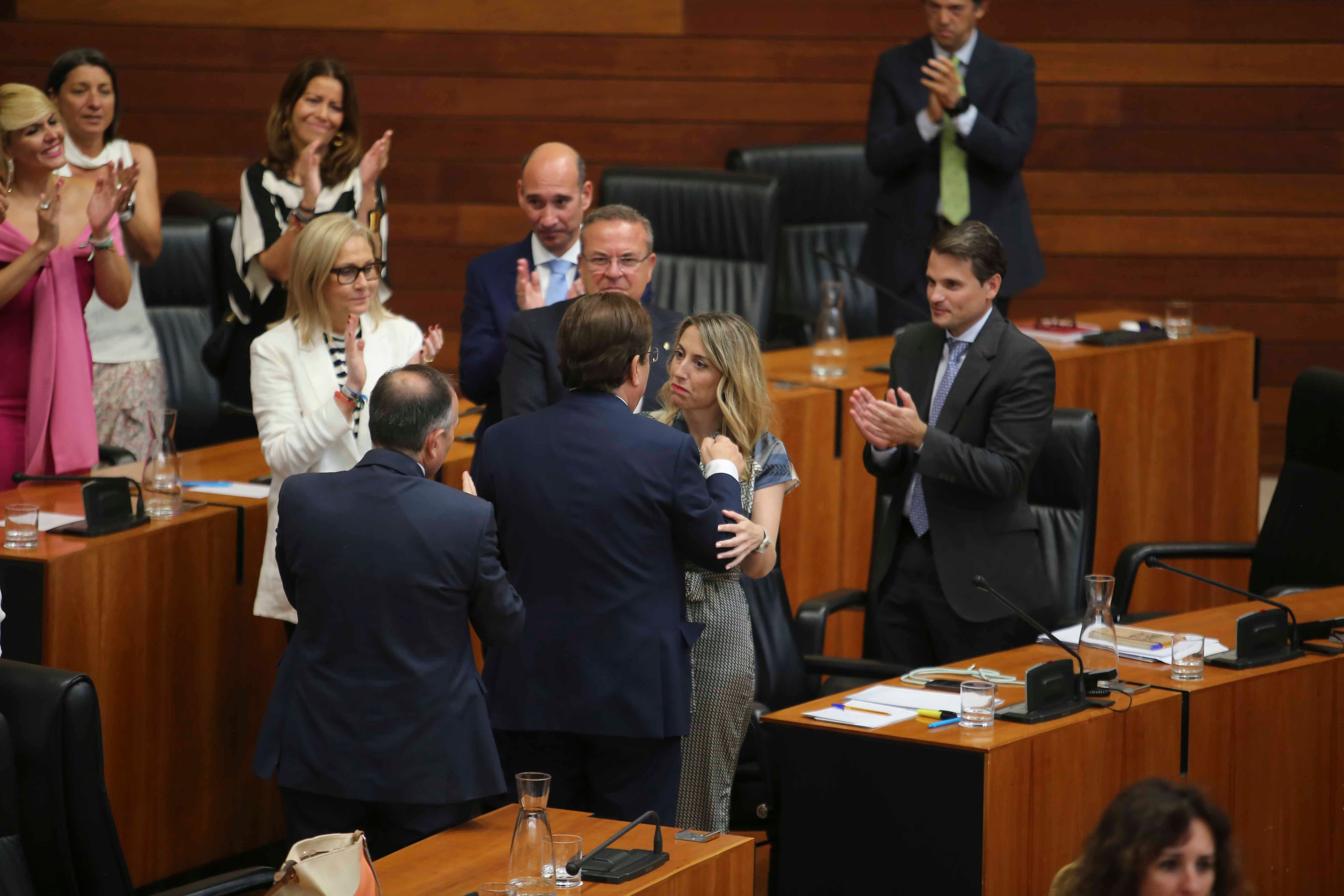 Besos y abrazos para la primera presidenta de Extremadura