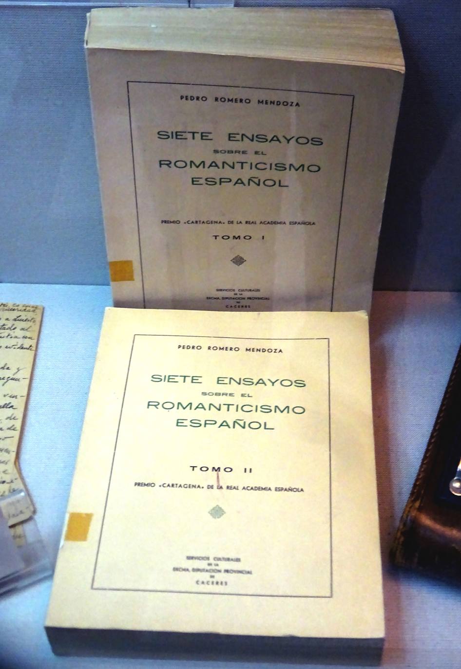 Los dos tomos de ‘Siete ensayos sobre el Romanticismo español’, obra con la que Pedro Romero ganó en 1954 el Premio Cartagena de la Real Academia Española.