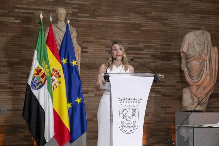 María Guardiola en su discurso tras jurar el cargo de presidenta de la Junta de Extremadura.