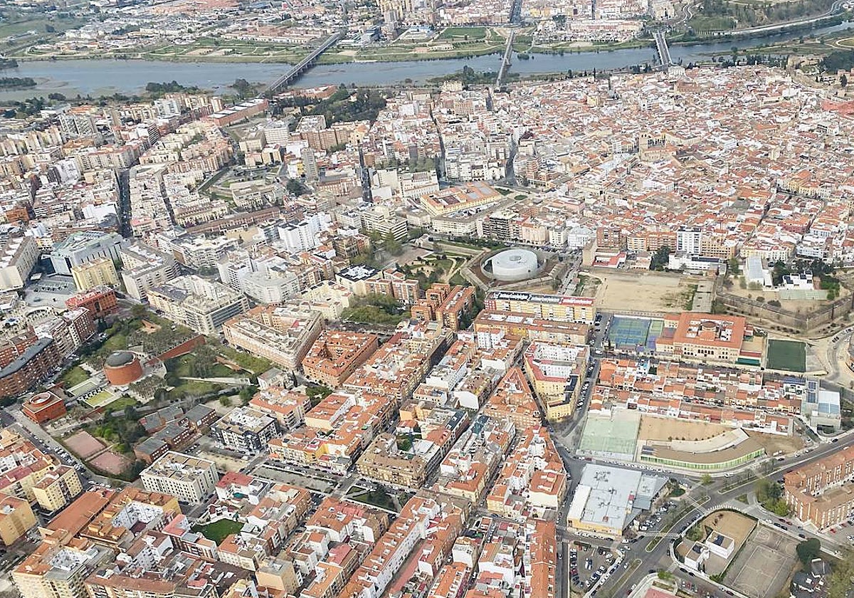 Vista aérea de Badajoz que cuenta con 153.000 habitantes.