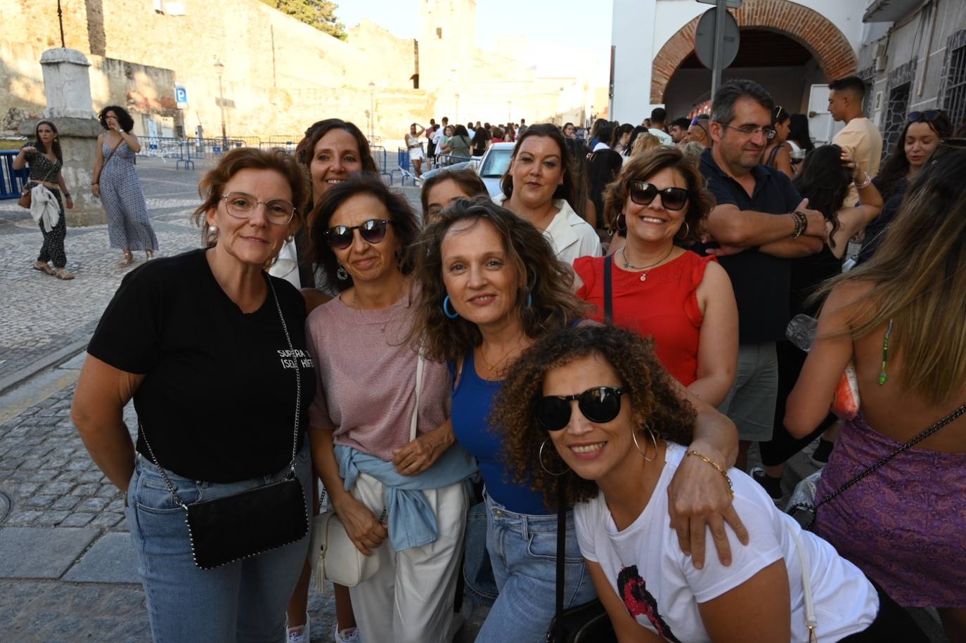 Imagen principal - Pablo Alborán desata la euforia en la Alcazaba