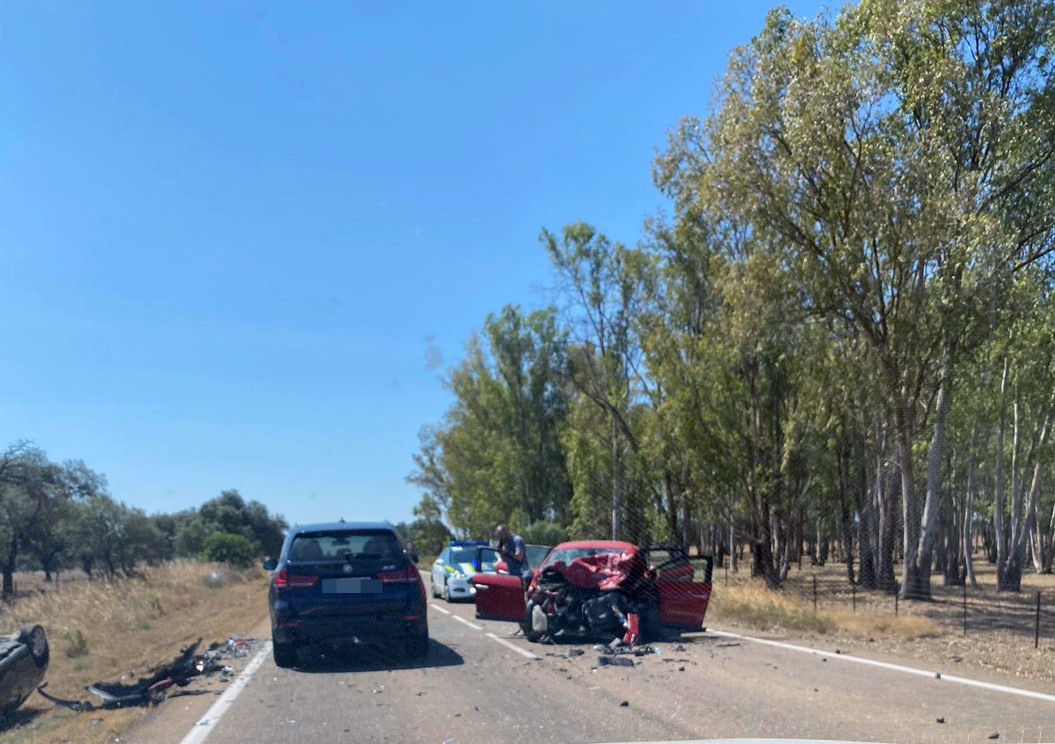 Así han quedado los vehículos tras el accidente cerca de Badajoz