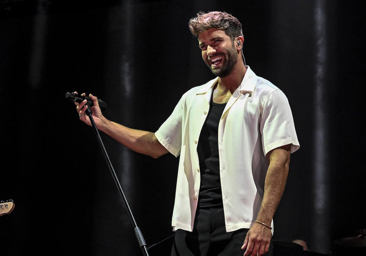 Noche de sentimientos en el concierto de Pablo Alborán en La Alcazaba de Badajoz