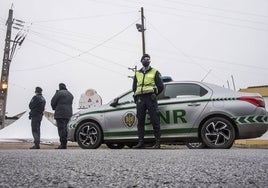 Agentes portugueses controlan la frontera de Caya durante la pandemia.