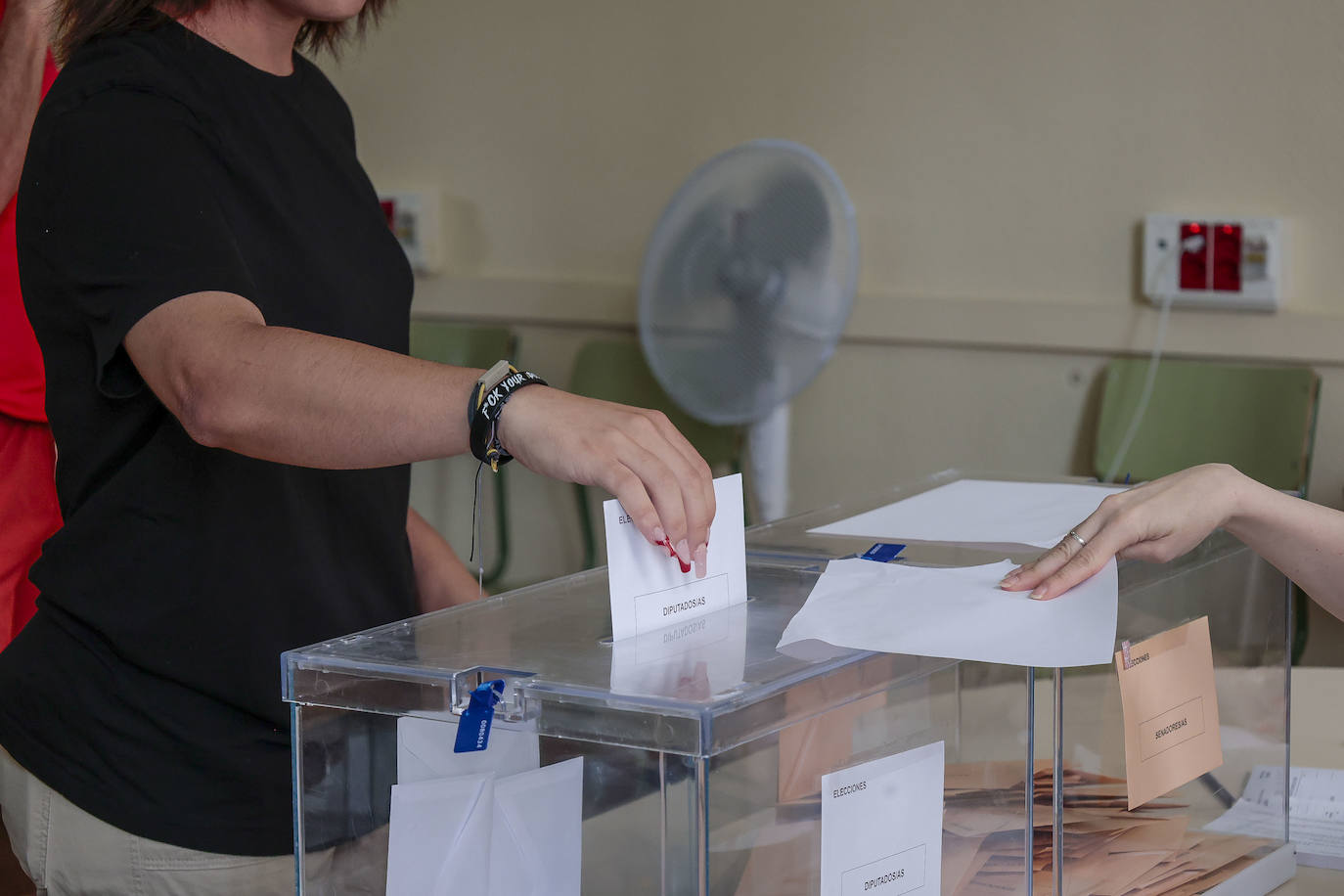 Así han votado los extremeños hasta mediodía este domingo