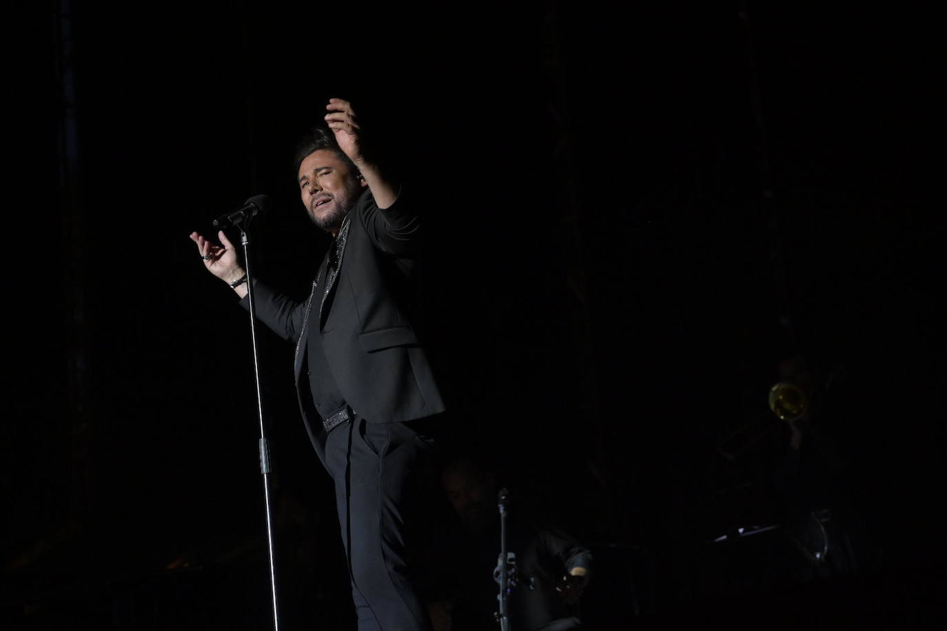 Actuación de Miguel Poveda en el Alcazaba Festival de Badajoz