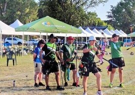 Fátima Agudo y Víctor Canalejas en la lucha por el bronce por equipos mixtos de compuesto.