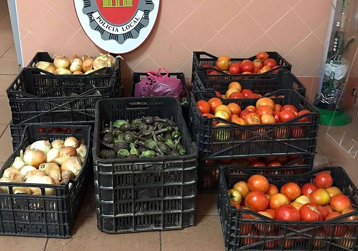 La Policía Local de Mérida interviene unos 50 kilos de hortalizas cuando se vendían de forma ambulante