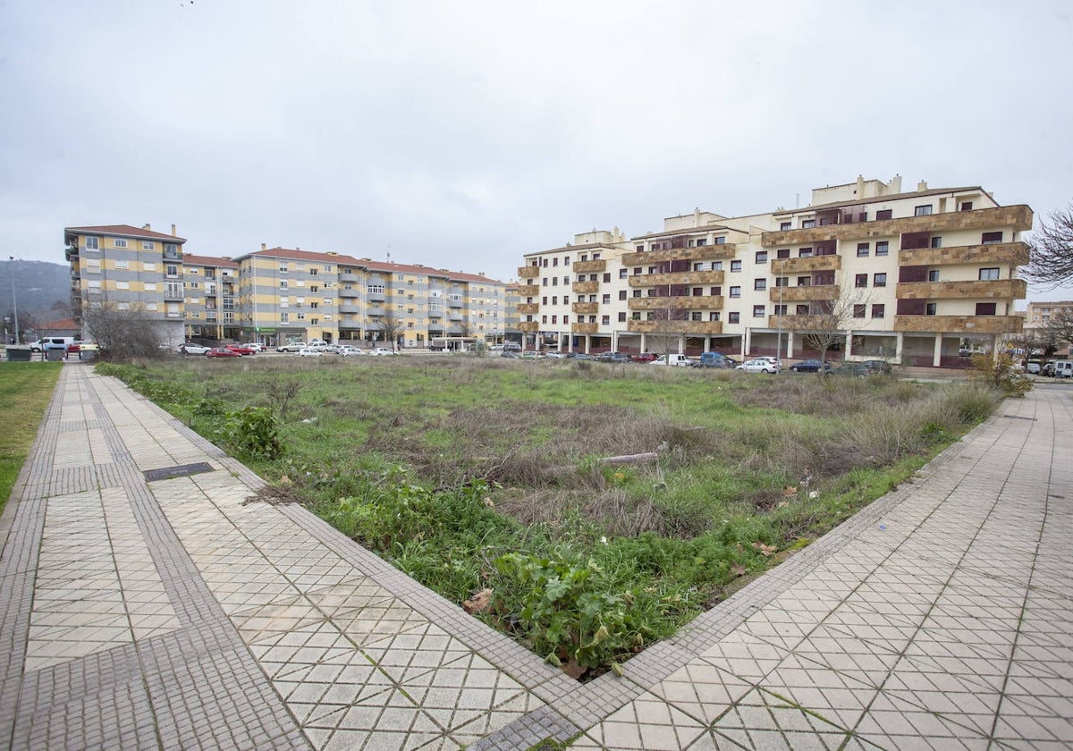 Finca en la que se construirán los 87 pisos de alquiler en la barriada de Casa Plata.