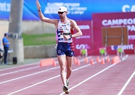 Álvaro Martín, en los últimos metros de la carrera antes de cruzar la meta.