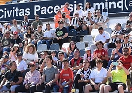 Grada del Nuevo Viero durante un partido de la pasada campaña.