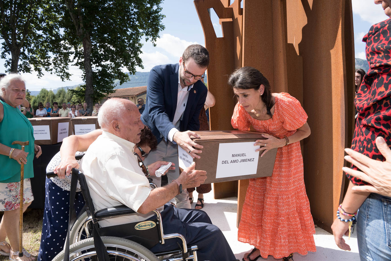 Acto en Orduña de entrega de los restos identificados los hermanos Manuel y Salvador del Amo Jiménez