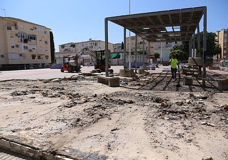 Obras en la plaza de Nueva Ciudad.