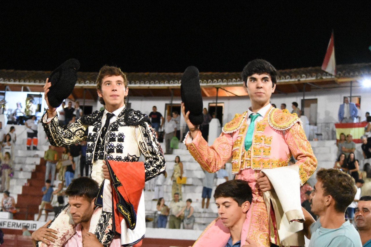 Sergio Sánchez y Eric Olivera, tarde triunfal en Valencia de Alcántara