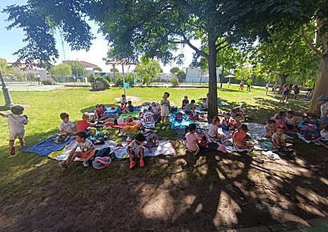 Imagen secundaria 1 - Finaliza el primer mes del Campus de Verano de Calamonte con más de 400 niños inscritos