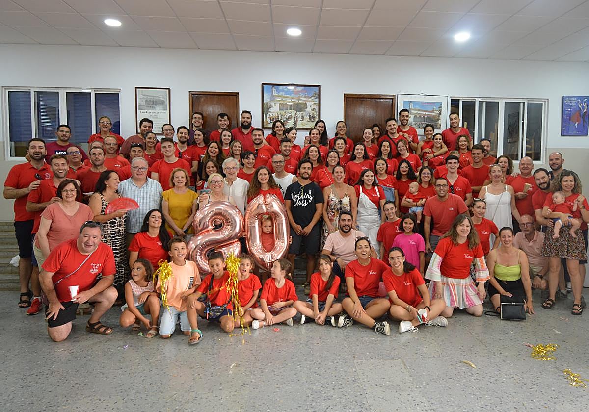 Los Jateros celebrando el cumpleaños de Antonia Durán