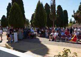 El acto en recuerdo de las víctimas del franquismo tuvo lugar en el cementerio de Llerena