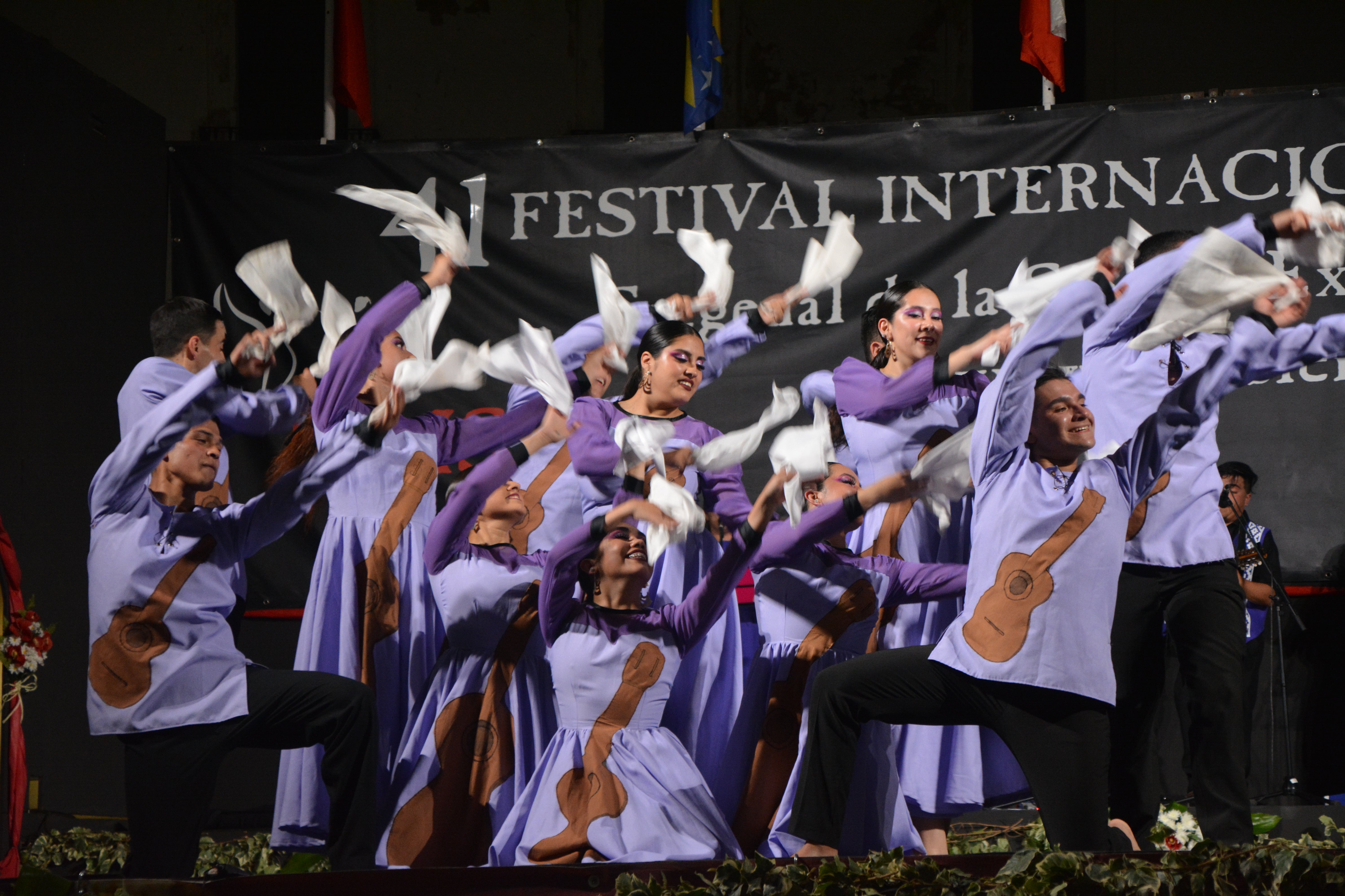 Chile deslumbra entre las agrupaciones internacionales del Festival