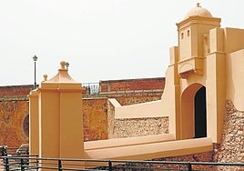 Vista de la puerta de San Vicente, en el Hornabeque, recién rehabilitada.