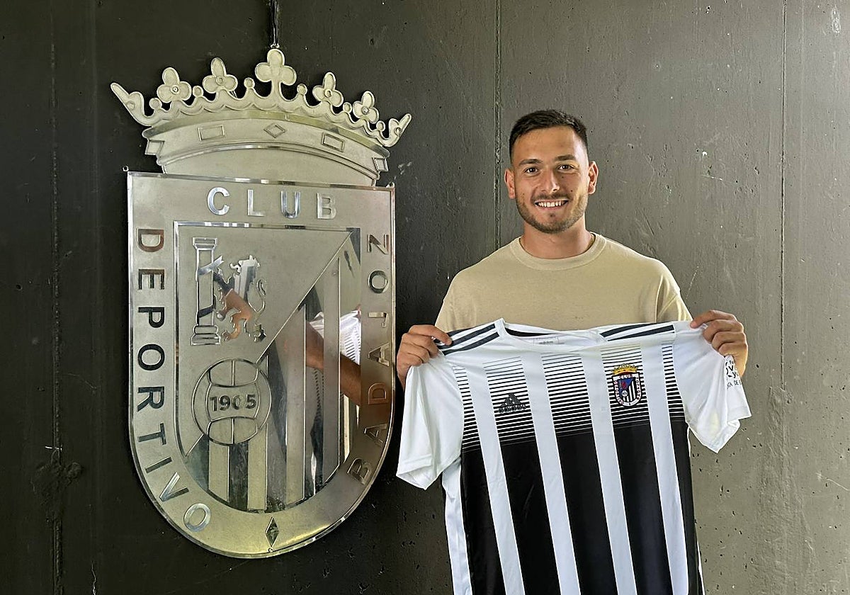 Guillermo Castrillejo durante su presentación como blanquinegro en el Nuevo Vivero.