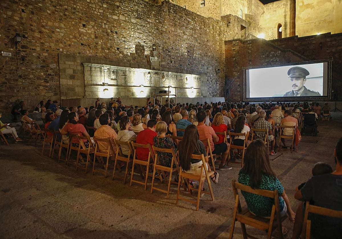 Una edición anterior del cine de verano en el Foro de los Balbos.