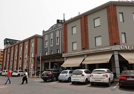 Fachada del Hotel Río en Badajoz, donde empieza la rehabilitación de un tercio de las habitaciones en septiembre.