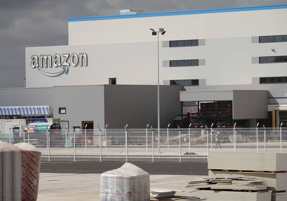 Centro de Amazon en la plataforma logística del Suroeste Europeo en una imagen de archivo.