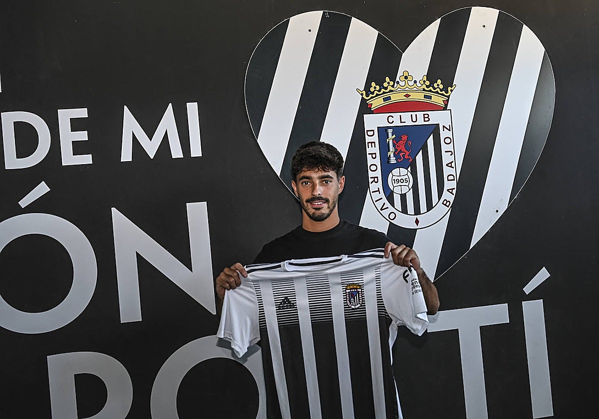 Carlos Cordero cumplirá su segunda campaña en el Badajoz.