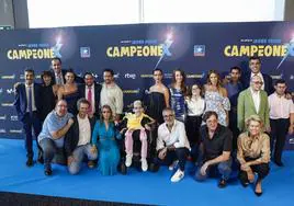 El equipo de 'Campeonex' antes del estreno de la película de Javier Fesser en Pozuelo de Alarcón.